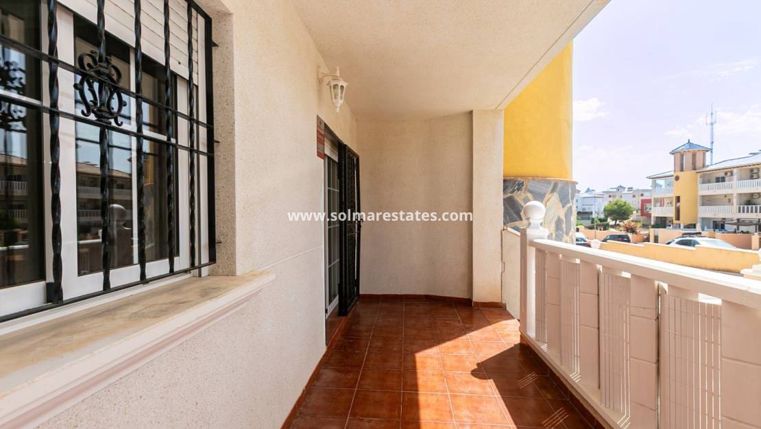 2 soverom Leilighet til salgs i Cabo Roig med svømmebasseng - € 165 000 (Ref: 10165434)