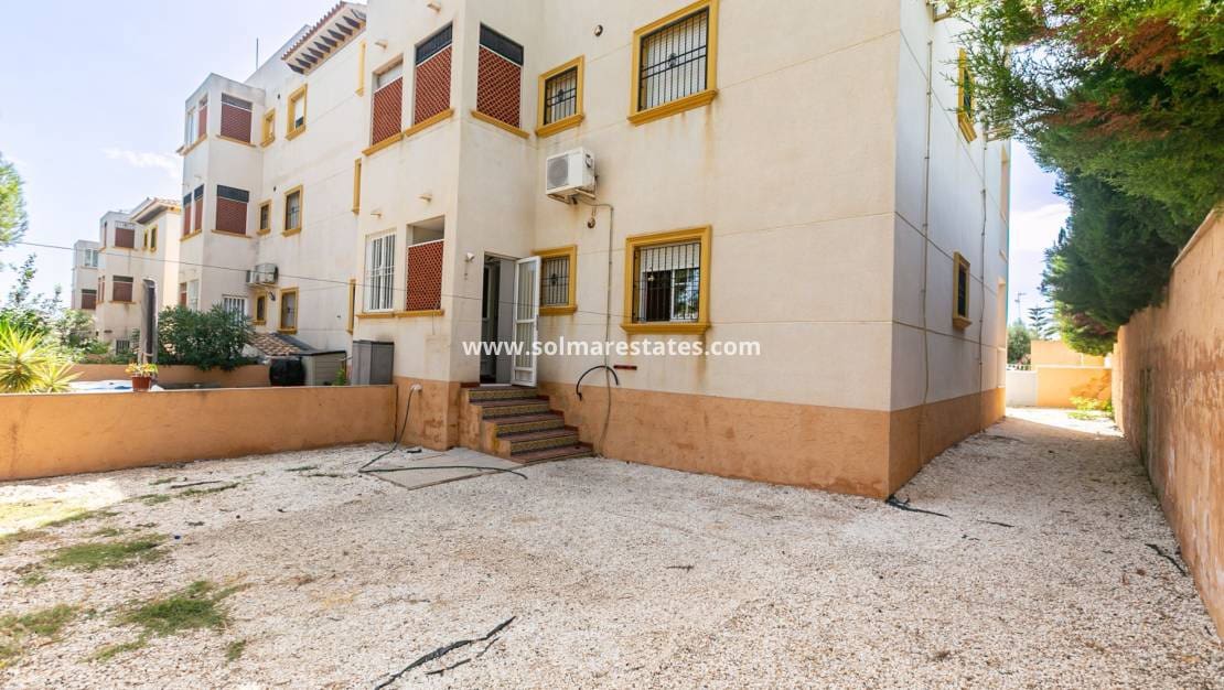 2 soverom Leilighet til salgs i Cabo Roig med svømmebasseng - € 165 000 (Ref: 10165434)
