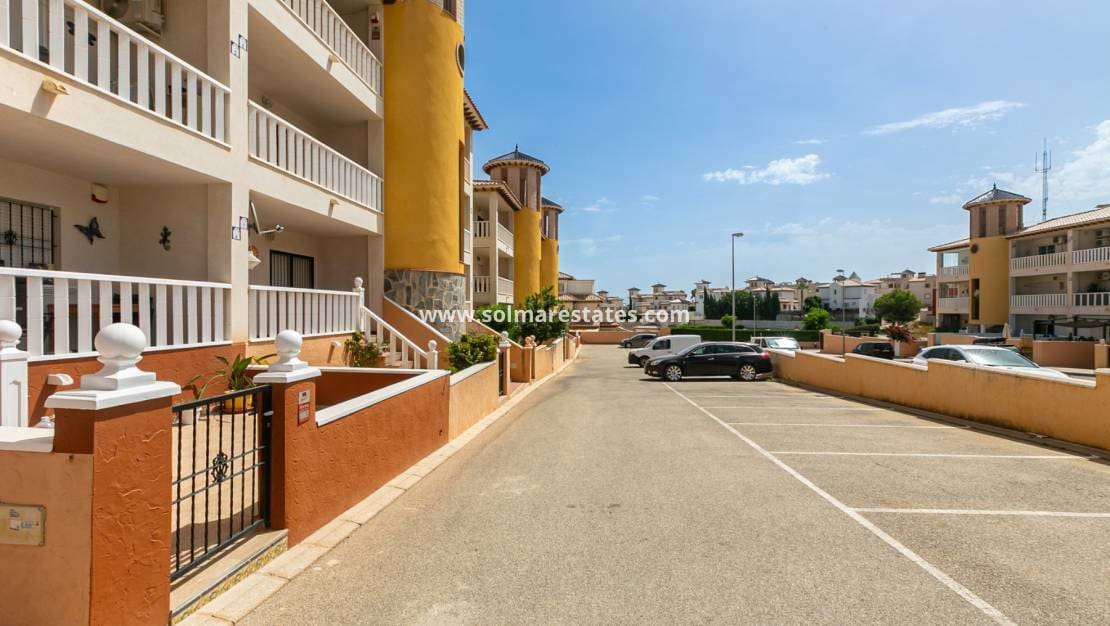 2 soverom Leilighet til salgs i Cabo Roig med svømmebasseng - € 165 000 (Ref: 10165434)