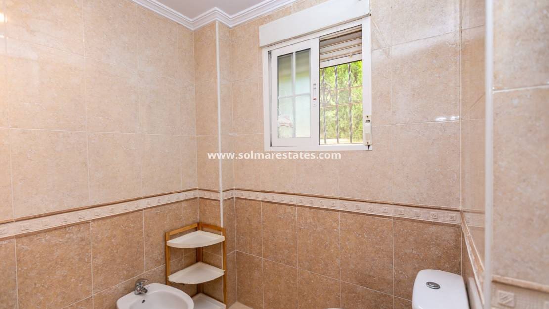 2 soverom Leilighet til salgs i Cabo Roig med svømmebasseng - € 165 000 (Ref: 10165434)