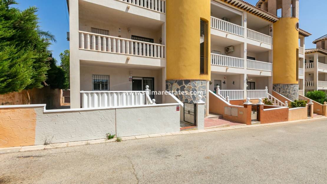 2 soverom Leilighet til salgs i Cabo Roig med svømmebasseng - € 165 000 (Ref: 10165434)