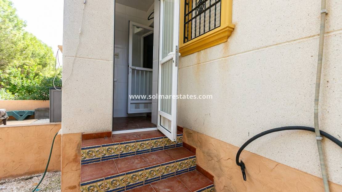 2 soverom Leilighet til salgs i Cabo Roig med svømmebasseng - € 165 000 (Ref: 10165434)