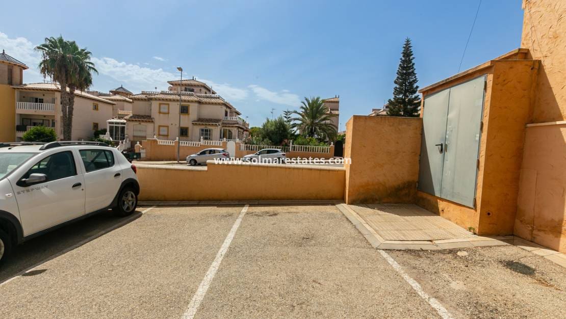 2 soverom Leilighet til salgs i Cabo Roig med svømmebasseng - € 165 000 (Ref: 10165434)