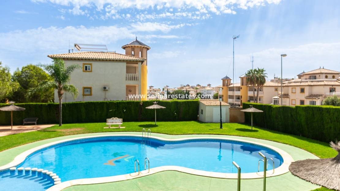 2 soverom Leilighet til salgs i Cabo Roig med svømmebasseng - € 165 000 (Ref: 10165434)