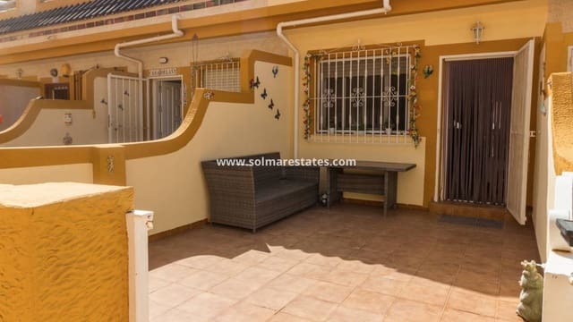 3 soveværelse Byhus til salg i Playa Flamenca, Orihuela med swimmingpool - € 189.000 (Ref: 10165435)