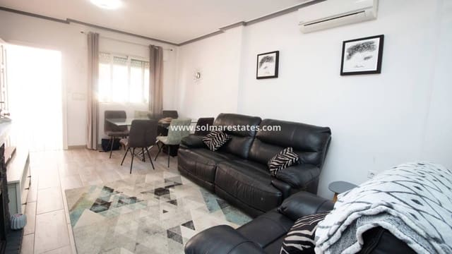 3 soveværelse Byhus til salg i Playa Flamenca, Orihuela med swimmingpool - € 189.000 (Ref: 10165435)