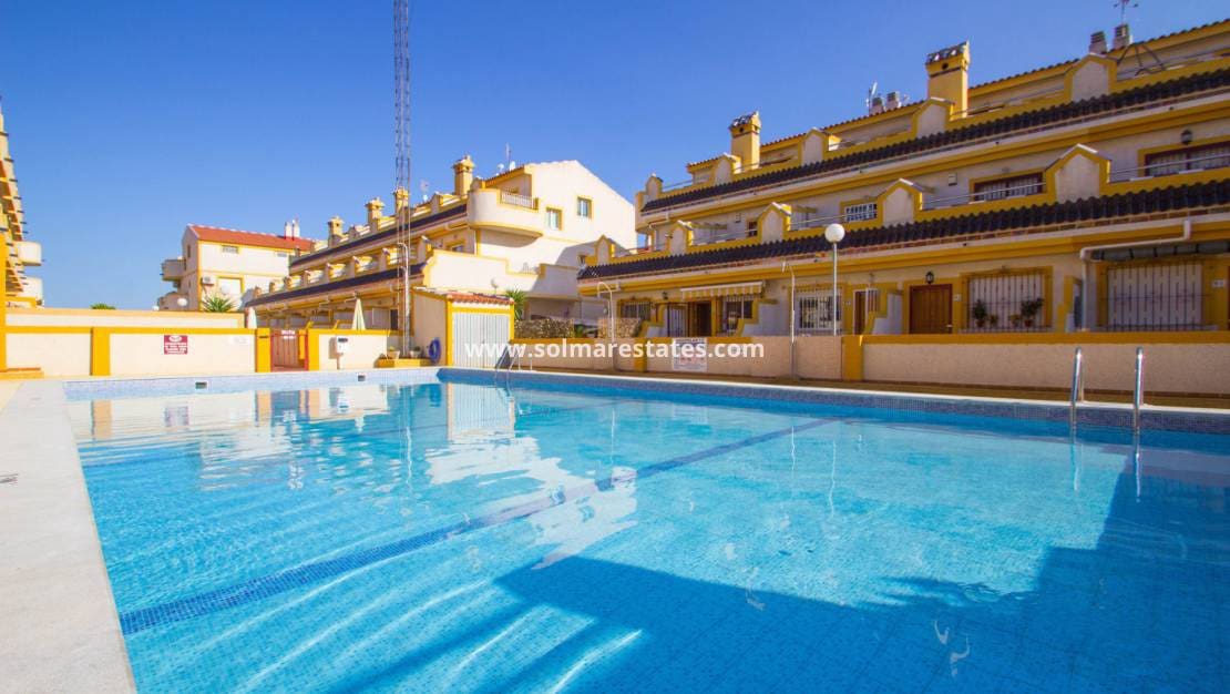 3 bedroom Townhouse for sale in Playa Flamenca with pool - € 189,000 (Ref: 10165435)
