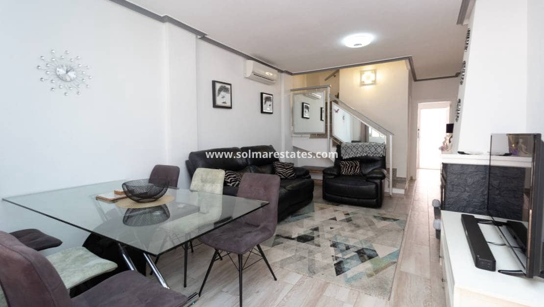 3 bedroom Townhouse for sale in Playa Flamenca with pool - € 189,000 (Ref: 10165435)