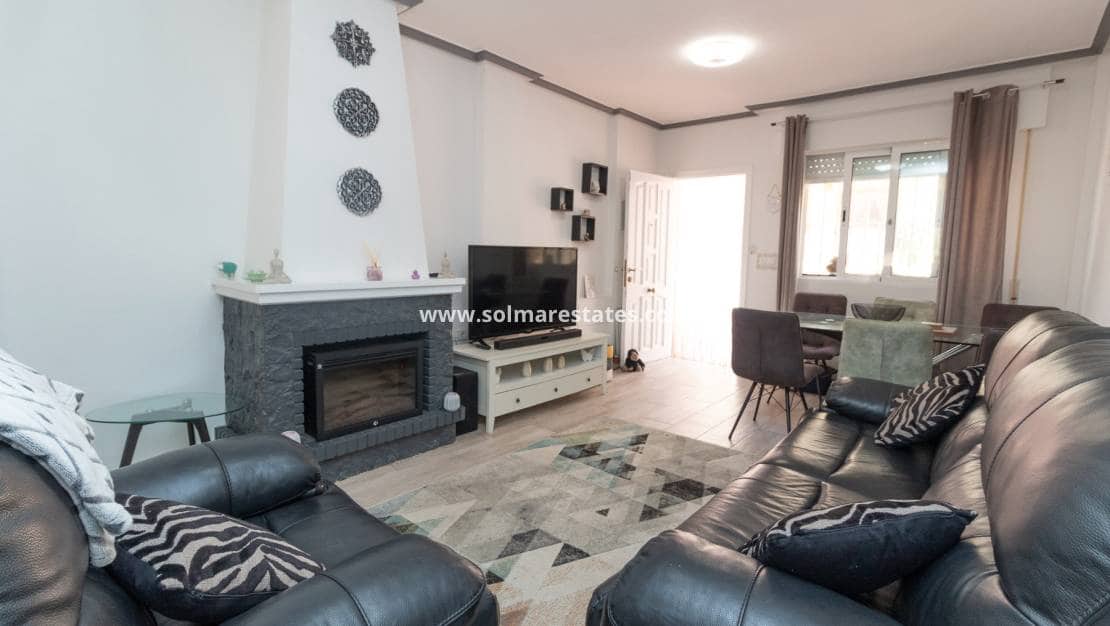 3 bedroom Townhouse for sale in Playa Flamenca with pool - € 189,000 (Ref: 10165435)