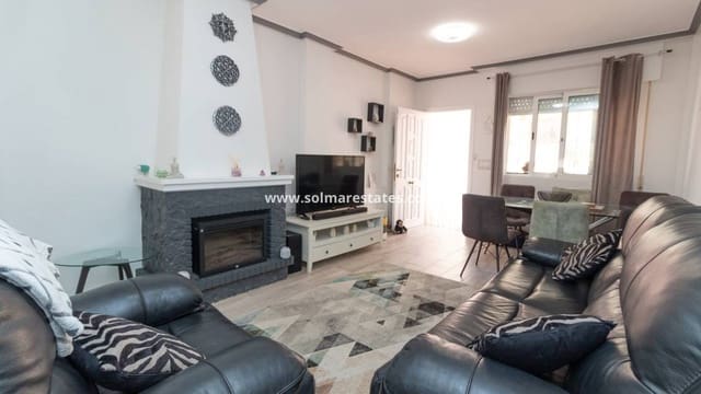3 soveværelse Byhus til salg i Playa Flamenca, Orihuela med swimmingpool - € 189.000 (Ref: 10165435)