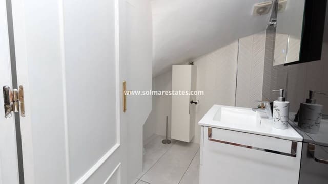 3 soveværelse Byhus til salg i Playa Flamenca, Orihuela med swimmingpool - € 189.000 (Ref: 10165435)