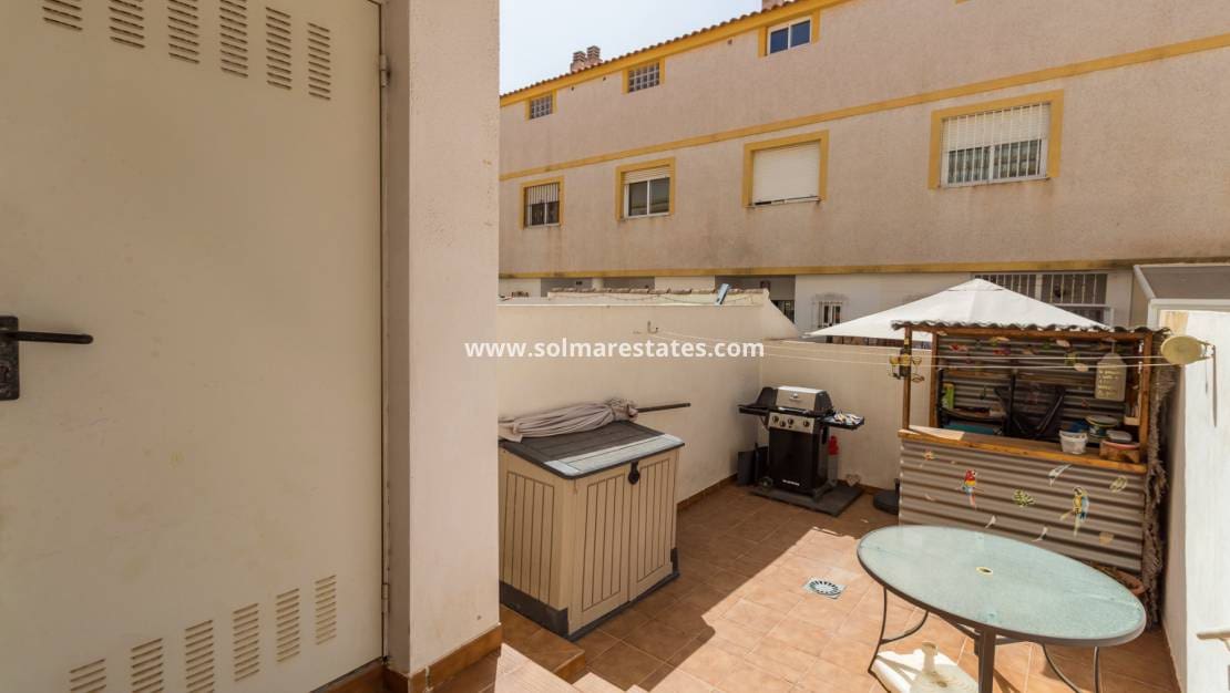 3 bedroom Townhouse for sale in Playa Flamenca with pool - € 189,000 (Ref: 10165435)