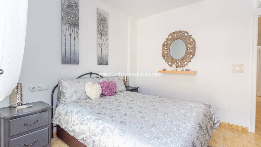 3 bedroom Townhouse for sale in Playa Flamenca with pool - € 189,000 (Ref: 10165435)