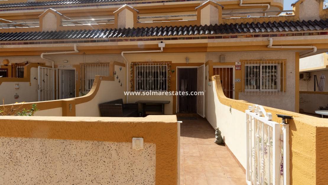 3 bedroom Townhouse for sale in Playa Flamenca with pool - € 189,000 (Ref: 10165435)