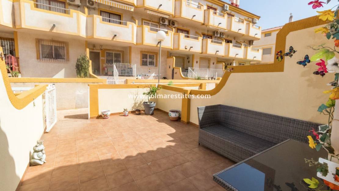 3 bedroom Townhouse for sale in Playa Flamenca with pool - € 189,000 (Ref: 10165435)