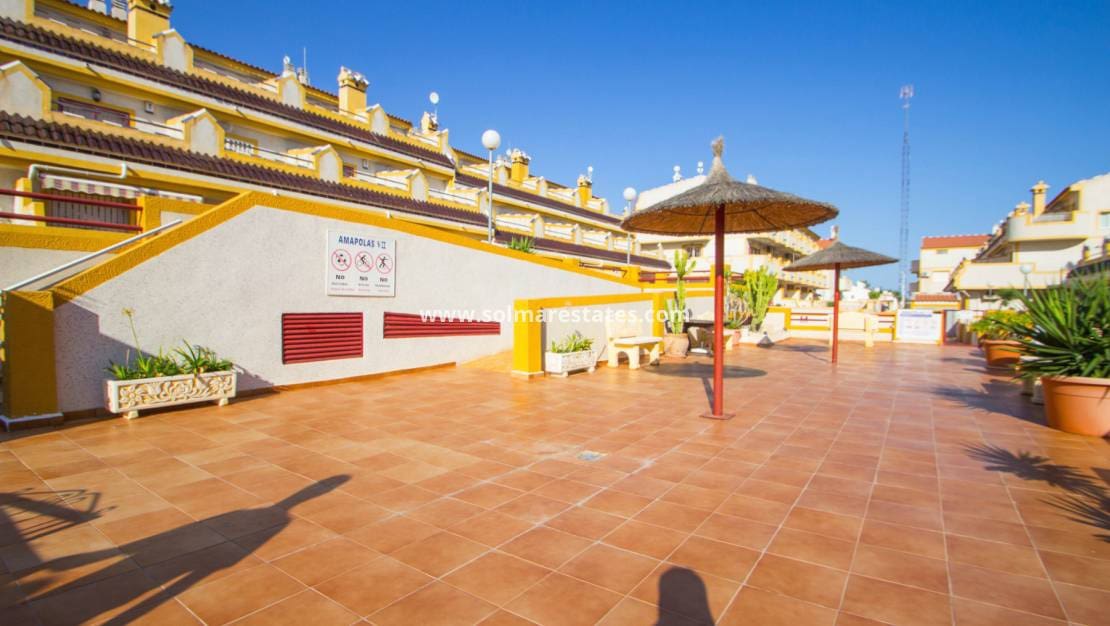 3 bedroom Townhouse for sale in Playa Flamenca with pool - € 189,000 (Ref: 10165435)