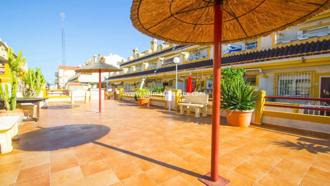 3 bedroom Townhouse for sale in Playa Flamenca with pool - € 189,000 (Ref: 10165435)