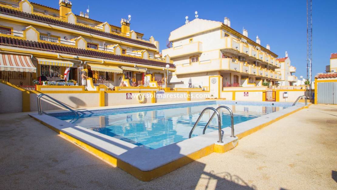 3 bedroom Townhouse for sale in Playa Flamenca with pool - € 189,000 (Ref: 10165435)