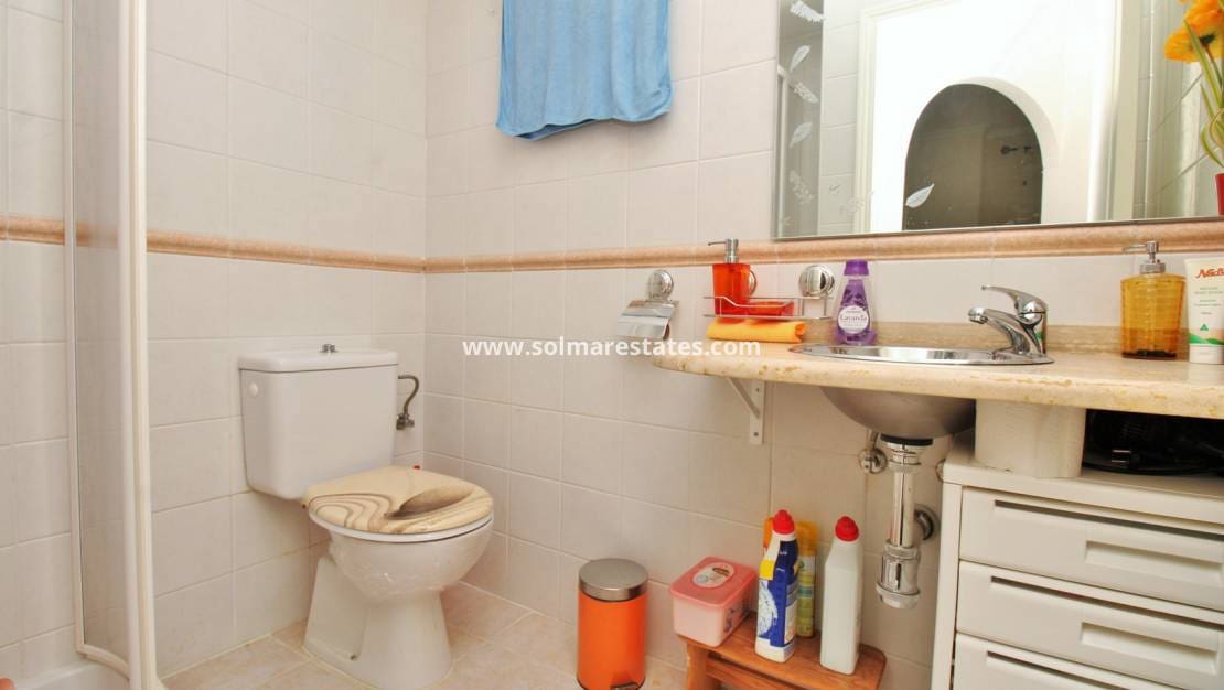 3 soveværelse Semi-Rækkehus til salg i Playa Flamenca med swimmingpool garage - € 225.000 (Ref: 10165436)