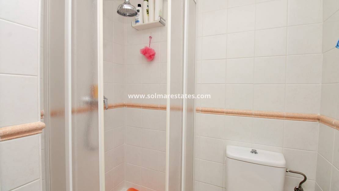 3 soveværelse Semi-Rækkehus til salg i Playa Flamenca med swimmingpool garage - € 225.000 (Ref: 10165436)