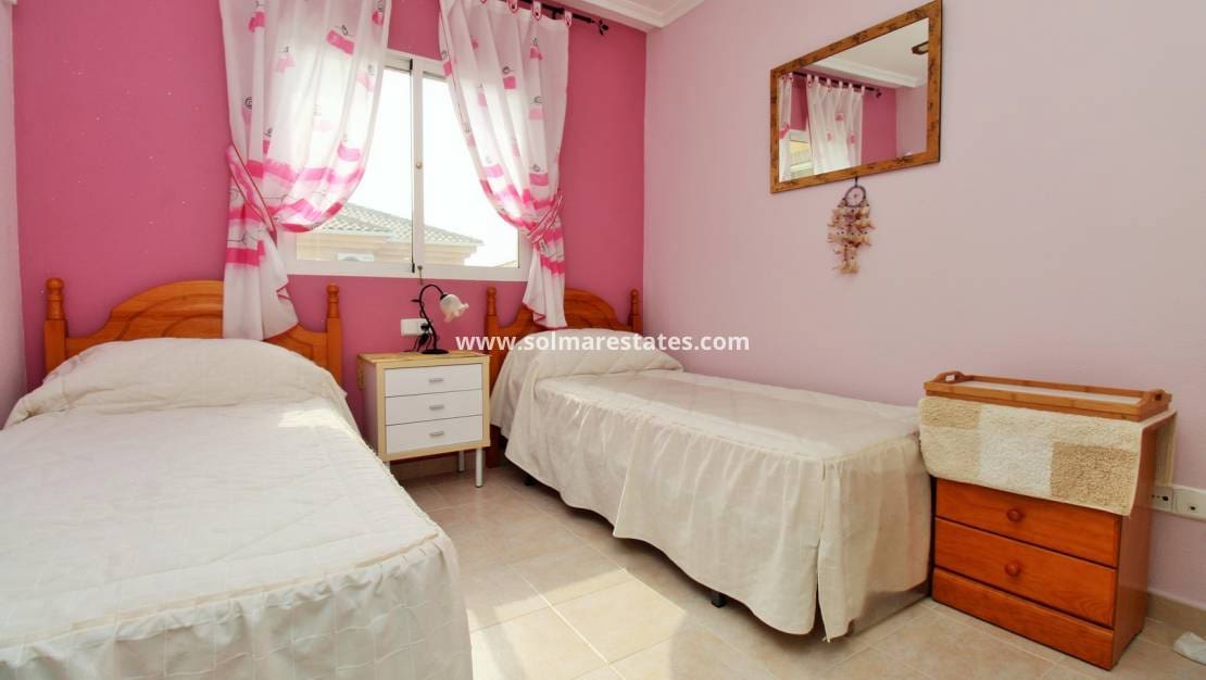 3 soveværelse Semi-Rækkehus til salg i Playa Flamenca med swimmingpool garage - € 225.000 (Ref: 10165436)