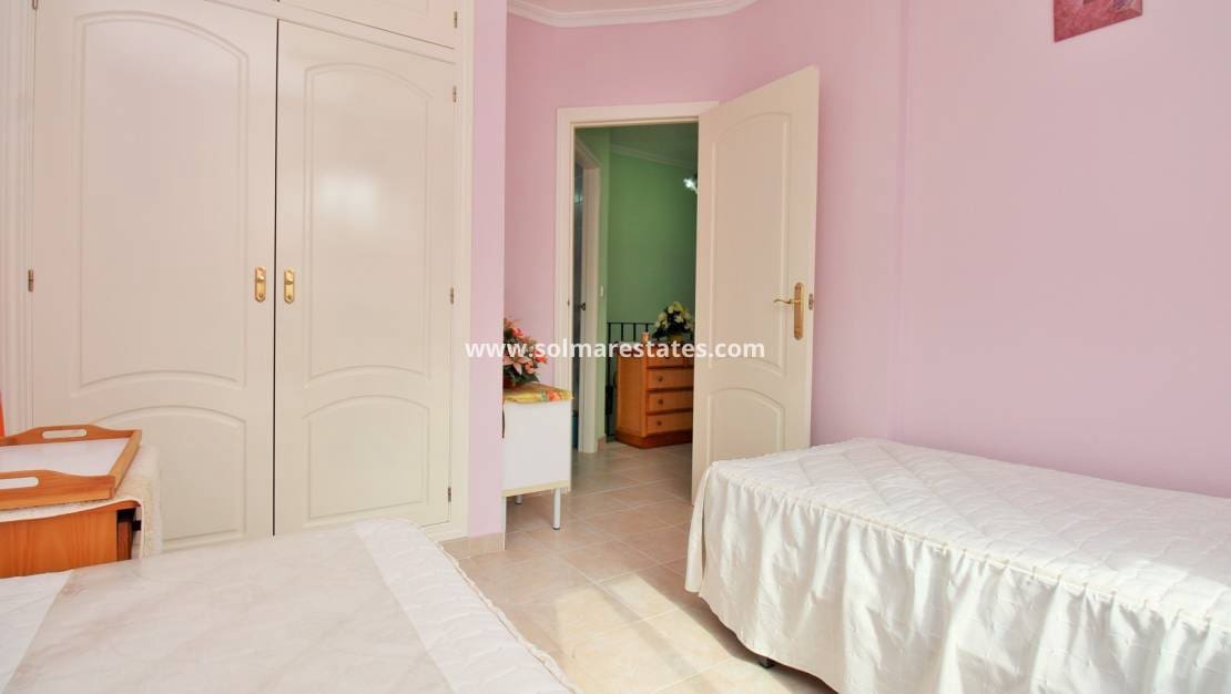3 soveværelse Semi-Rækkehus til salg i Playa Flamenca med swimmingpool garage - € 225.000 (Ref: 10165436)