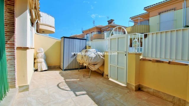 3 soveværelse Semi-Rækkehus til salg i Playa Flamenca, Orihuela med swimmingpool garage - € 225.000 (Ref: 10165436)
