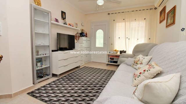 3 soveværelse Semi-Rækkehus til salg i Playa Flamenca, Orihuela med swimmingpool garage - € 225.000 (Ref: 10165436)