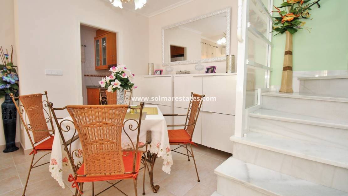 3 soveværelse Semi-Rækkehus til salg i Playa Flamenca med swimmingpool garage - € 225.000 (Ref: 10165436)