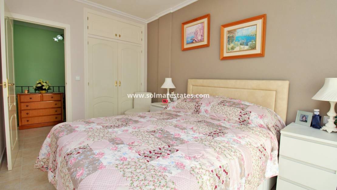 3 soveværelse Semi-Rækkehus til salg i Playa Flamenca med swimmingpool garage - € 225.000 (Ref: 10165436)