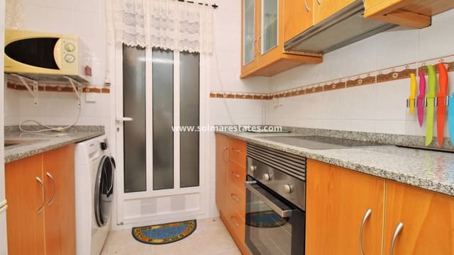 3 soveværelse Semi-Rækkehus til salg i Playa Flamenca, Orihuela med swimmingpool garage - € 225.000 (Ref: 10165436)