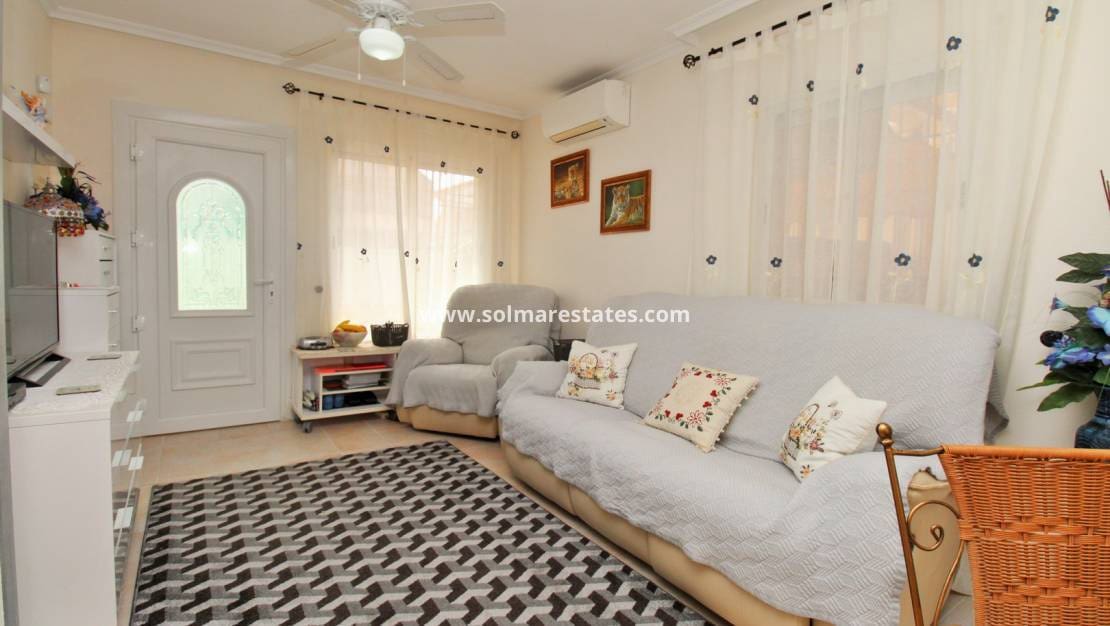 3 soveværelse Semi-Rækkehus til salg i Playa Flamenca med swimmingpool garage - € 225.000 (Ref: 10165436)