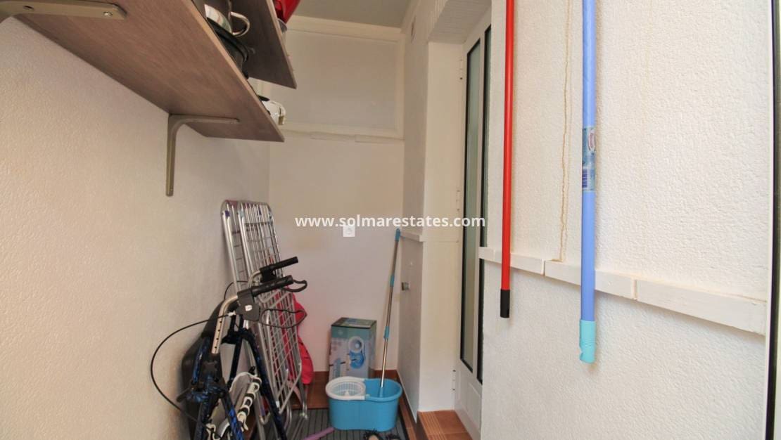 3 soveværelse Semi-Rækkehus til salg i Playa Flamenca med swimmingpool garage - € 225.000 (Ref: 10165436)