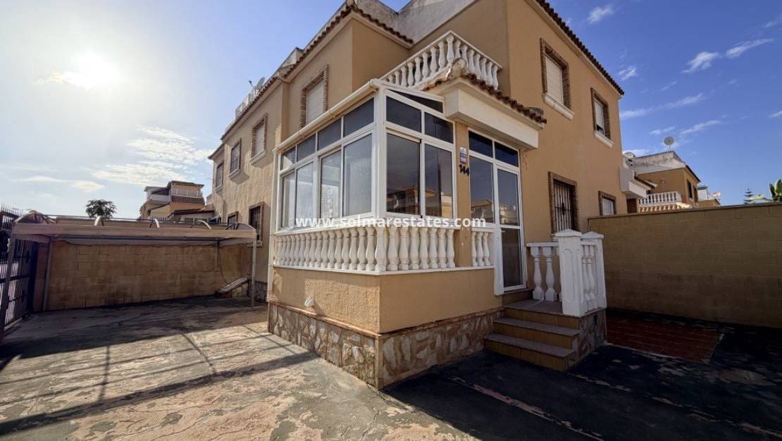 3 makuuhuone Rivitalo myytävänä paikassa Ciudad Quesada mukana uima-altaan 
autotalli - 220 000 € (Ref: 10165437)