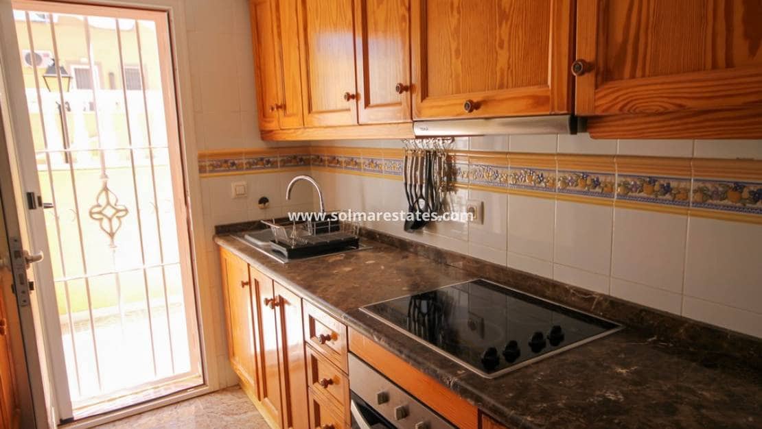 3 slaapkamer Halfvrijstaande villa te koop in Villamartin met zwembad garage - € 235.000 (Ref: 10165551)