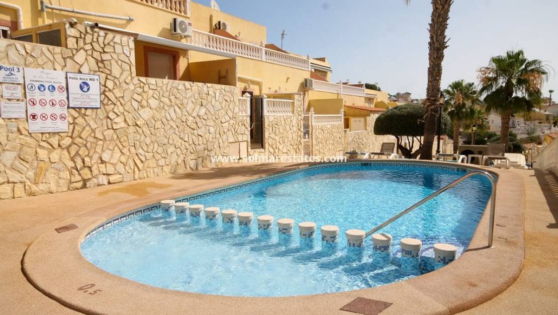 3 slaapkamer Halfvrijstaande villa te koop in Villamartin met zwembad garage - € 235.000 (Ref: 10165551)
