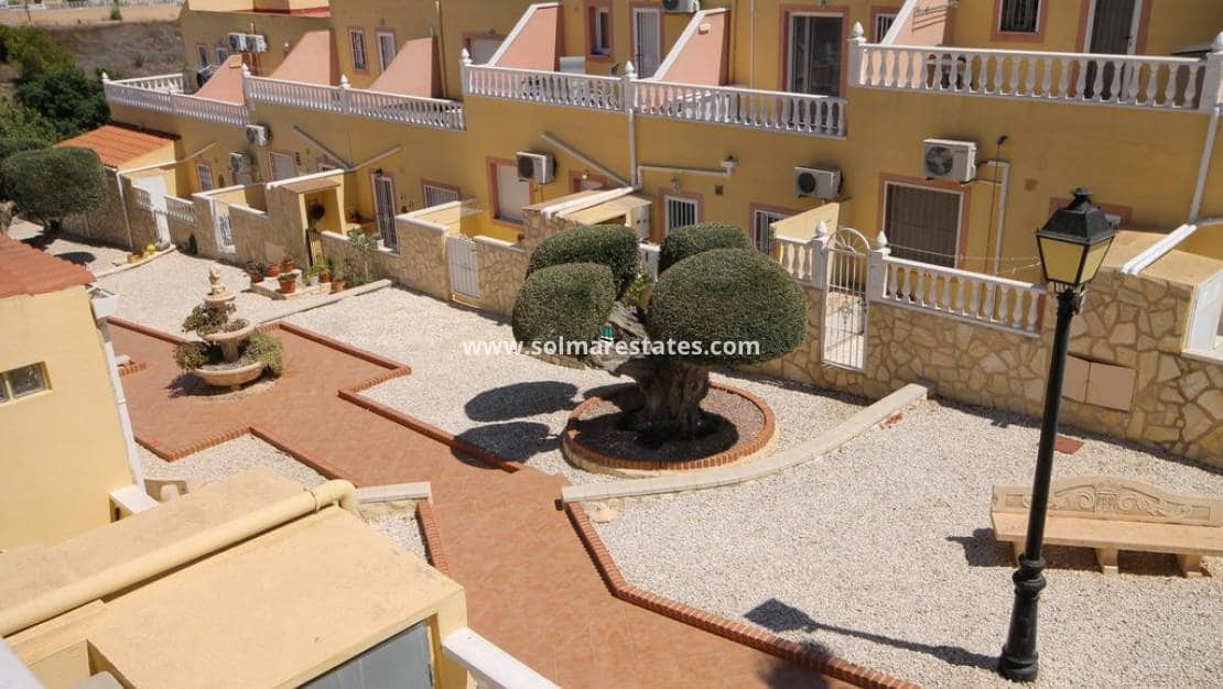 3 slaapkamer Halfvrijstaande villa te koop in Villamartin met zwembad garage - € 235.000 (Ref: 10165551)