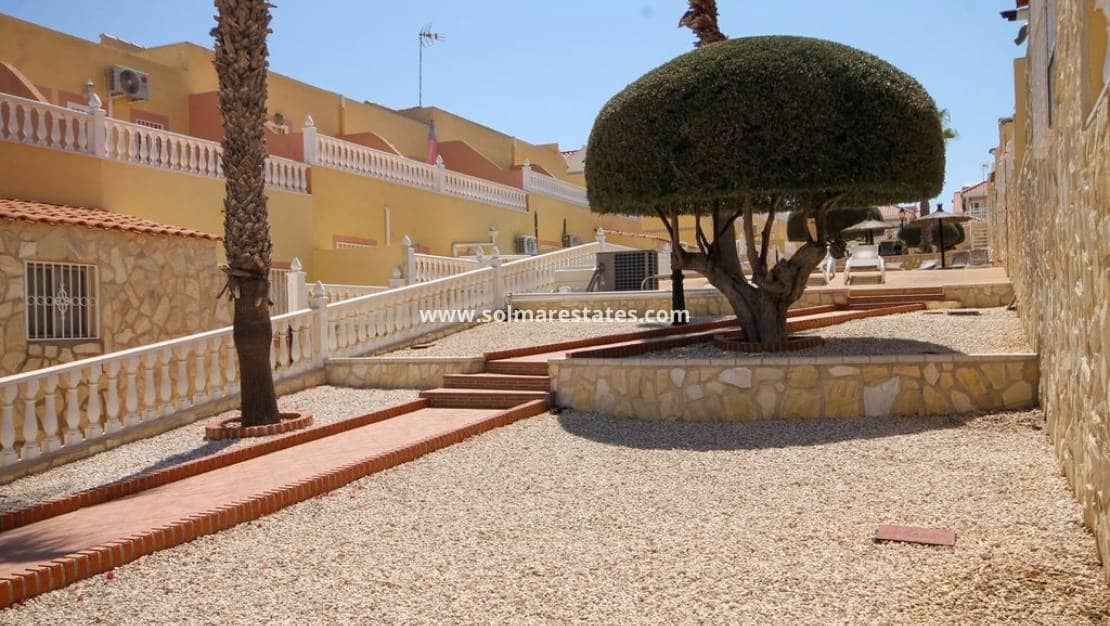 3 slaapkamer Halfvrijstaande villa te koop in Villamartin met zwembad garage - € 235.000 (Ref: 10165551)