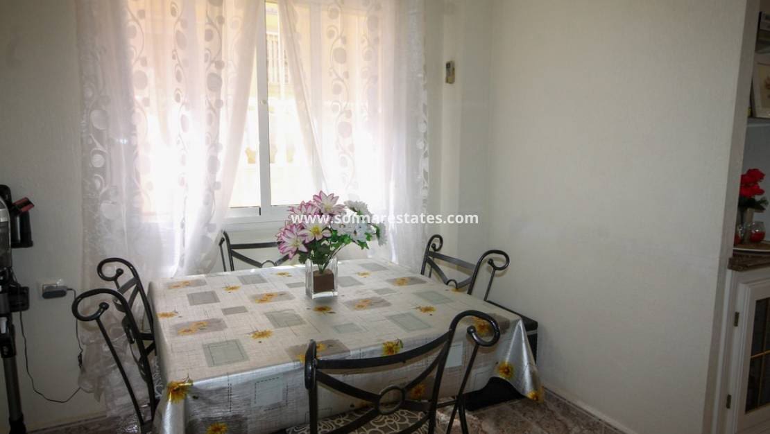 3 slaapkamer Halfvrijstaande villa te koop in Villamartin met zwembad garage - € 235.000 (Ref: 10165551)