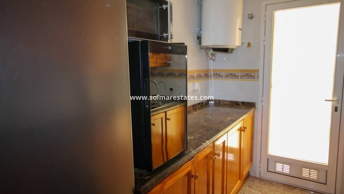 3 slaapkamer Halfvrijstaande villa te koop in Villamartin met zwembad garage - € 235.000 (Ref: 10165551)