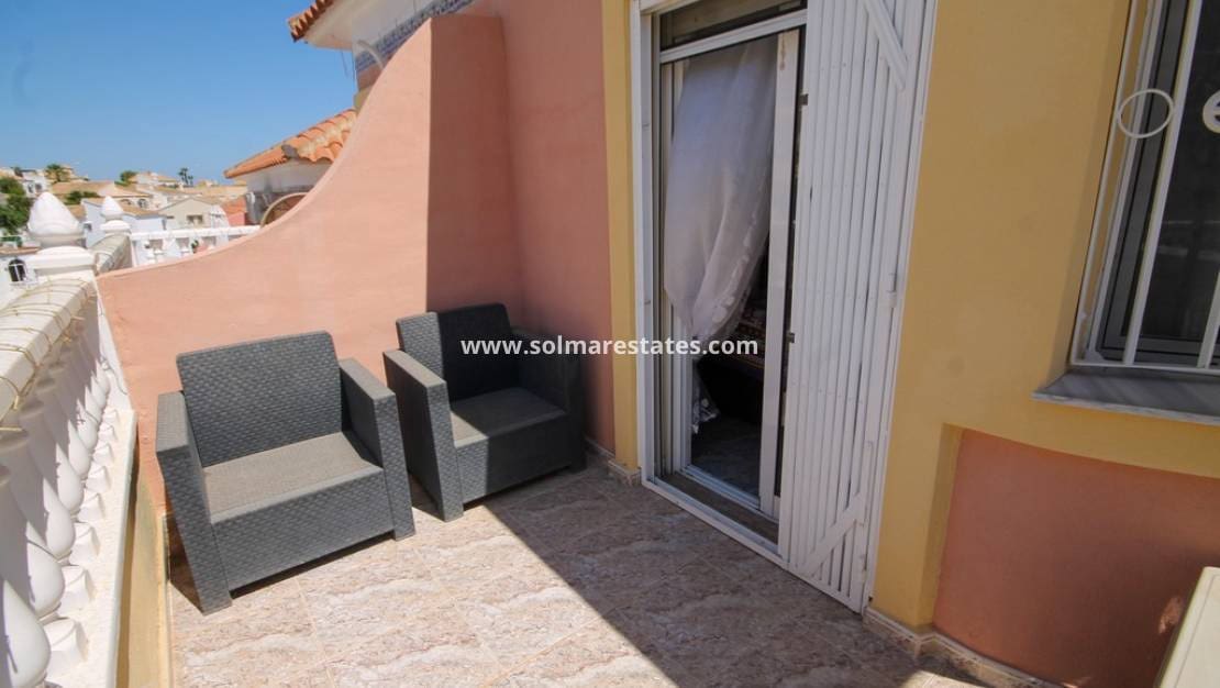 3 slaapkamer Halfvrijstaande villa te koop in Villamartin met zwembad garage - € 235.000 (Ref: 10165551)