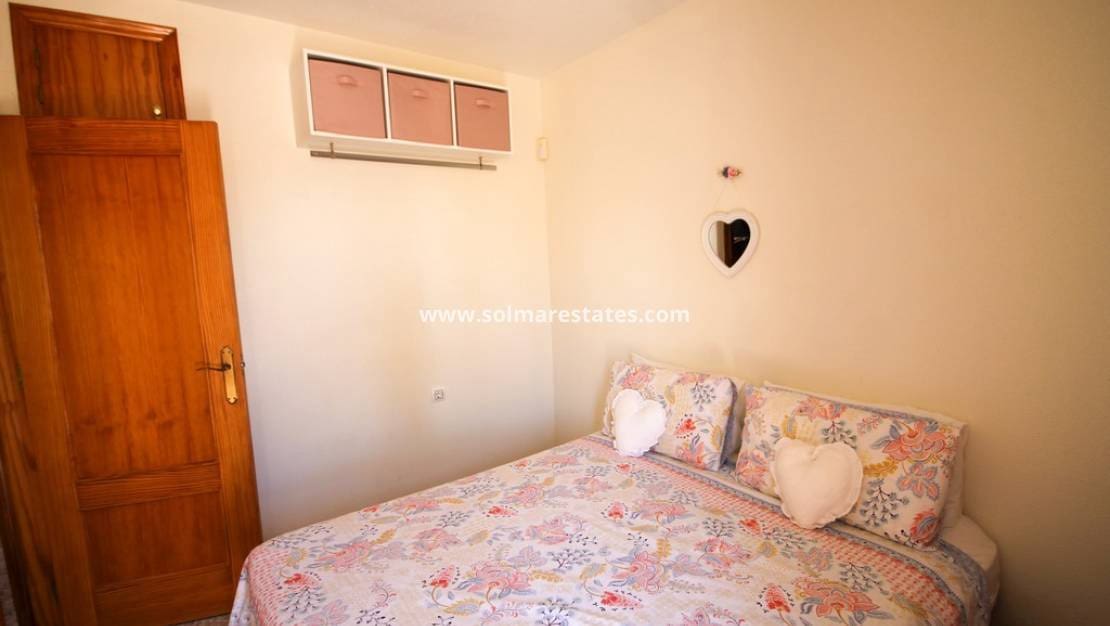 3 slaapkamer Halfvrijstaande villa te koop in Villamartin met zwembad garage - € 235.000 (Ref: 10165551)