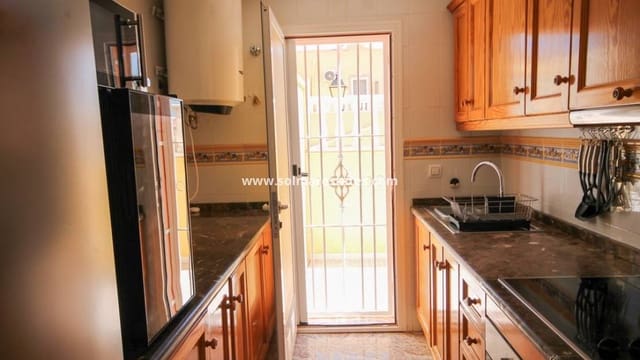 3 slaapkamer Halfvrijstaande villa te koop in Villamartin, Orihuela met zwembad garage - € 235.000 (Ref: 10165551)