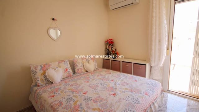 3 slaapkamer Halfvrijstaande villa te koop in Villamartin, Orihuela met zwembad garage - € 235.000 (Ref: 10165551)