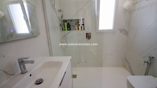 3 slaapkamer Halfvrijstaande villa te koop in Villamartin, Orihuela met zwembad garage - € 235.000 (Ref: 10165551)