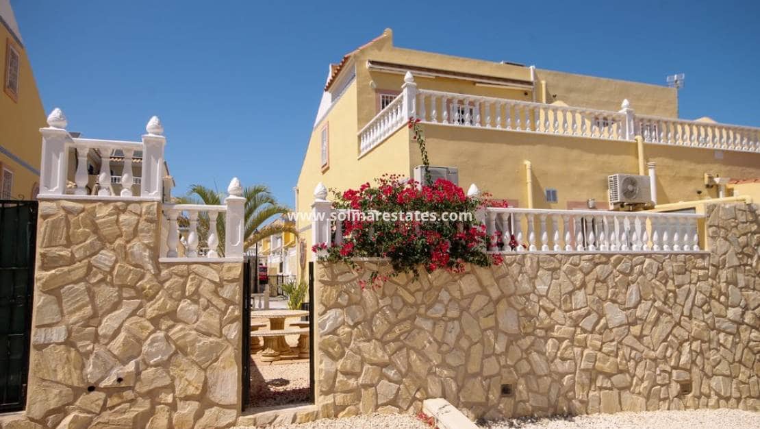 3 slaapkamer Halfvrijstaande villa te koop in Villamartin met zwembad garage - € 235.000 (Ref: 10165551)