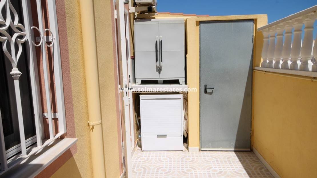 3 slaapkamer Halfvrijstaande villa te koop in Villamartin met zwembad garage - € 235.000 (Ref: 10165551)