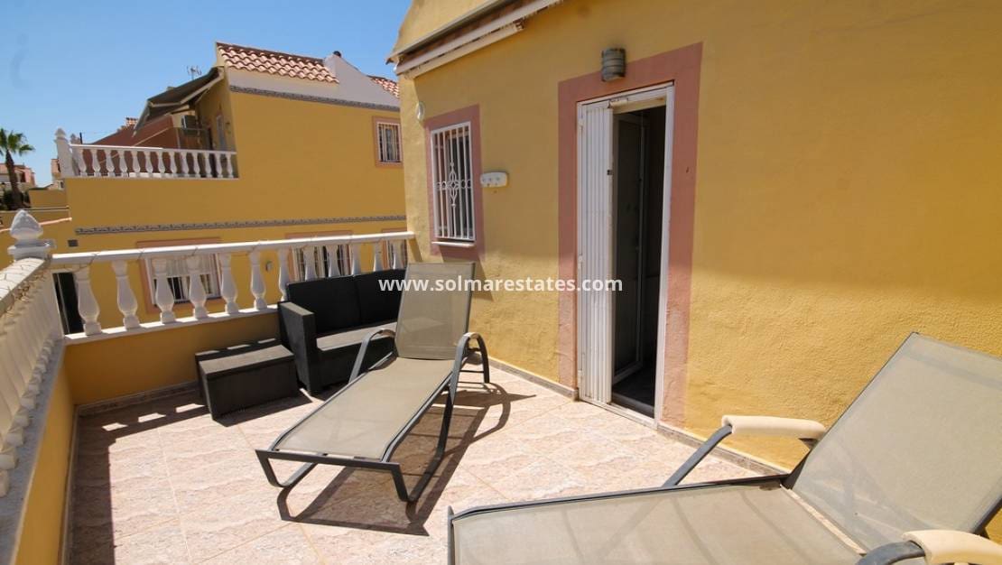 3 slaapkamer Halfvrijstaande villa te koop in Villamartin met zwembad garage - € 235.000 (Ref: 10165551)