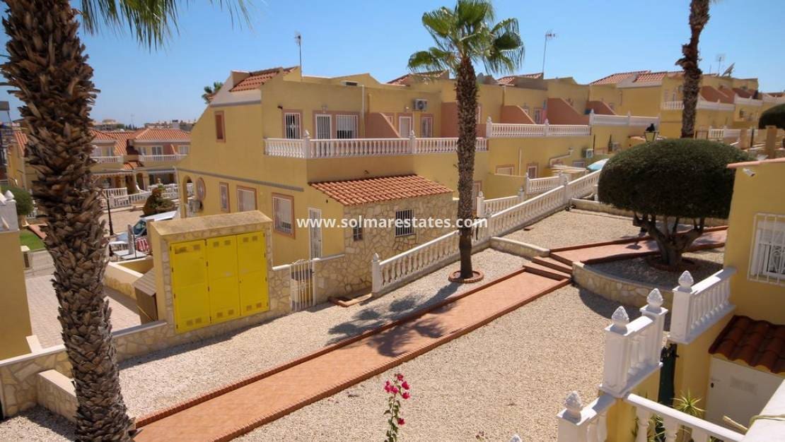 3 slaapkamer Halfvrijstaande villa te koop in Villamartin met zwembad garage - € 235.000 (Ref: 10165551)