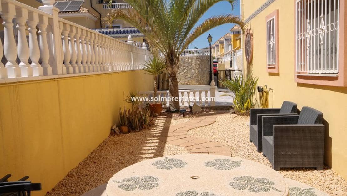 3 slaapkamer Halfvrijstaande villa te koop in Villamartin met zwembad garage - € 235.000 (Ref: 10165551)
